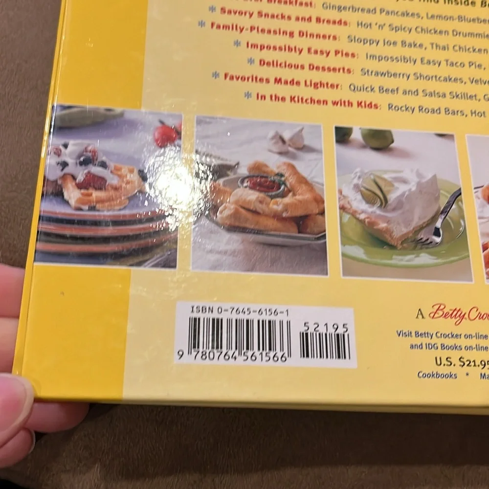 Betty Crocker Bisquick cookbook NWT